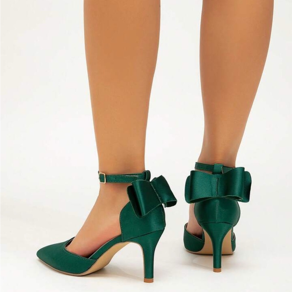 Elegant Green Bow Heels